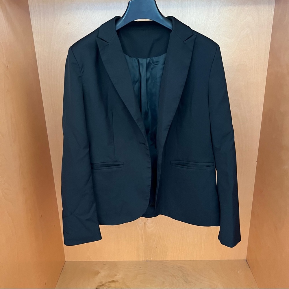 Women’s black blazer medium